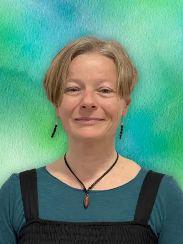 Portrait of an experienced Canadian ESL teacher who believes in inspiring curiosity and making learning fun for students of all ages.